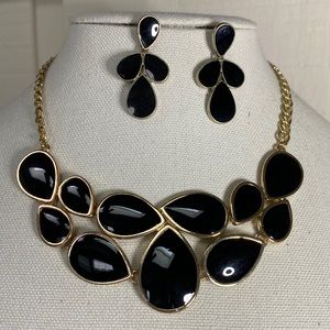 Lovely PD black teardrop necklace earrings set